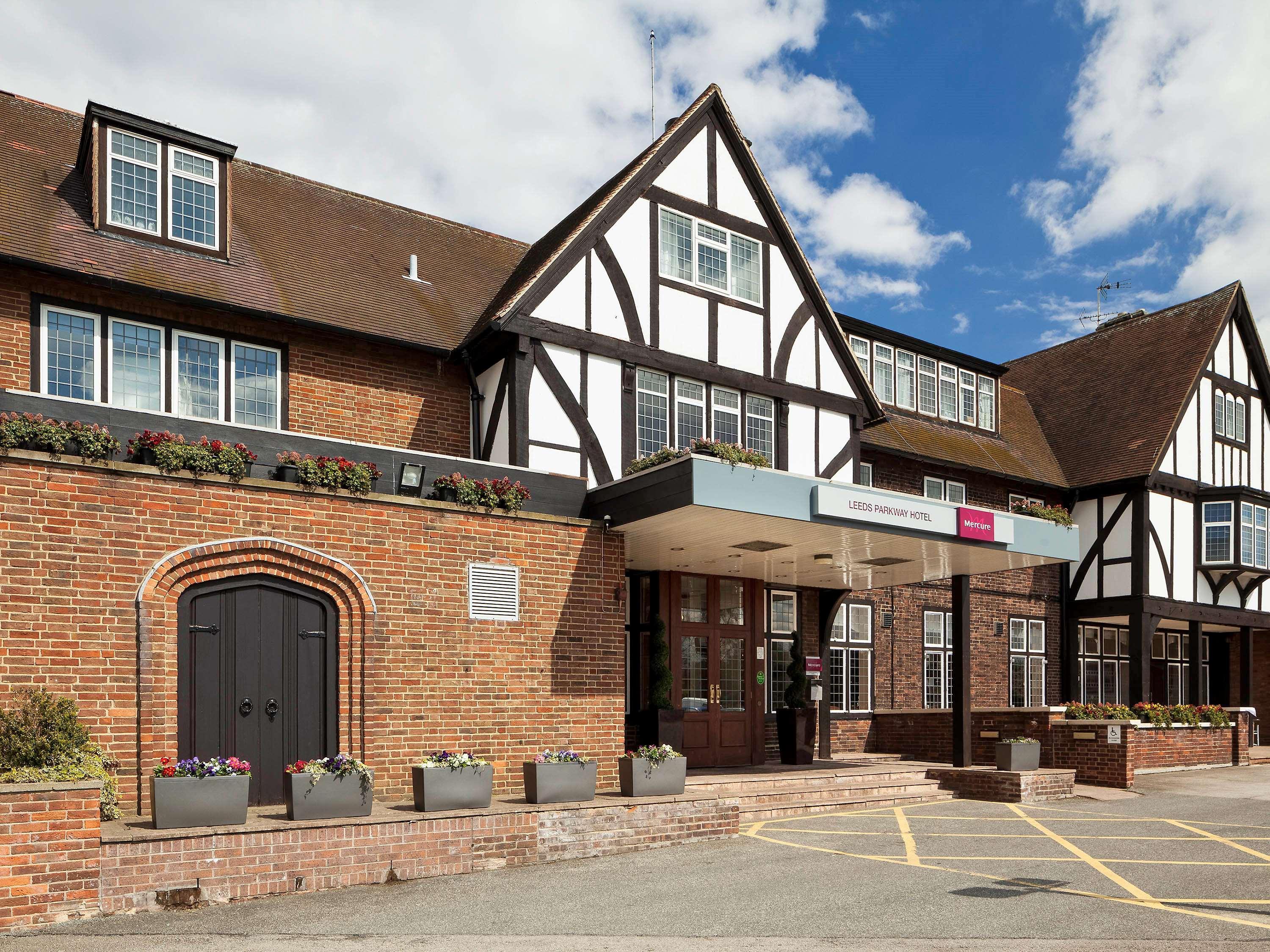 Mercure Leeds Parkway Hotel Exterior foto