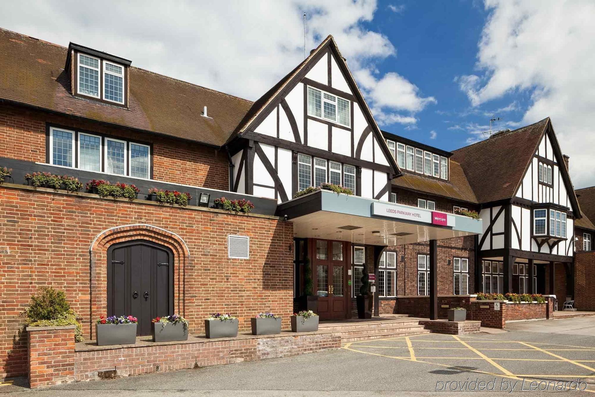 Mercure Leeds Parkway Hotel Exterior foto